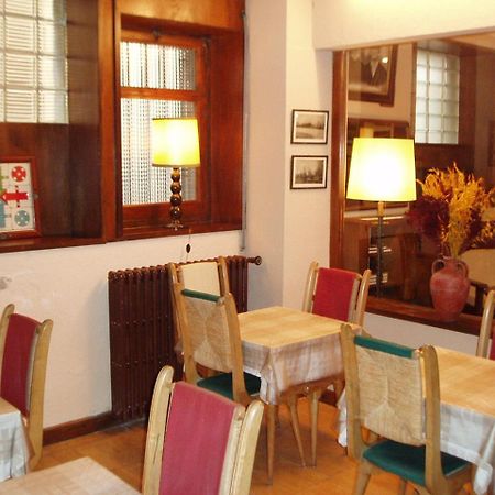 Hostal Rita Belvedere Puigcerda Ngoại thất bức ảnh