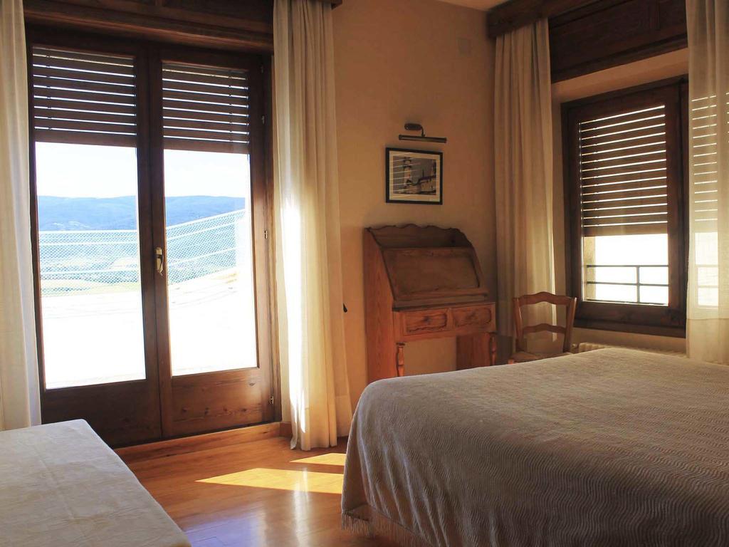 Hostal Rita Belvedere Puigcerda Ngoại thất bức ảnh