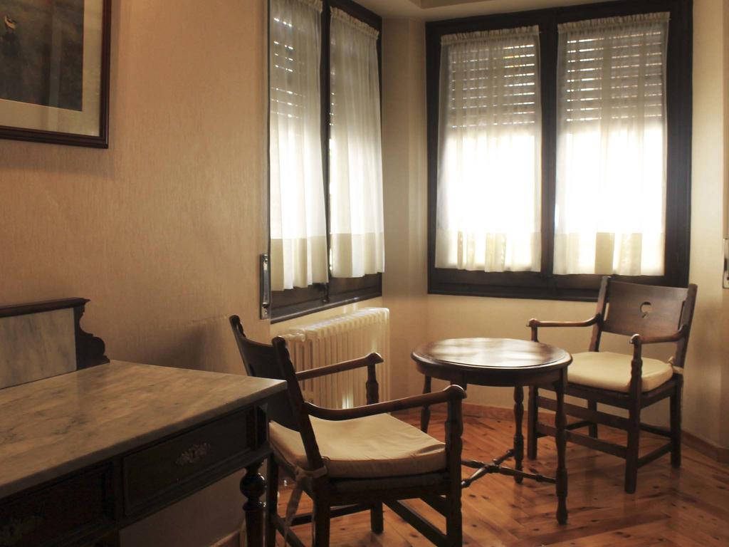 Hostal Rita Belvedere Puigcerda Ngoại thất bức ảnh