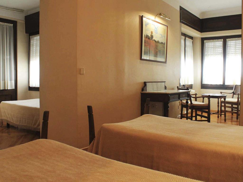 Hostal Rita Belvedere Puigcerda Ngoại thất bức ảnh