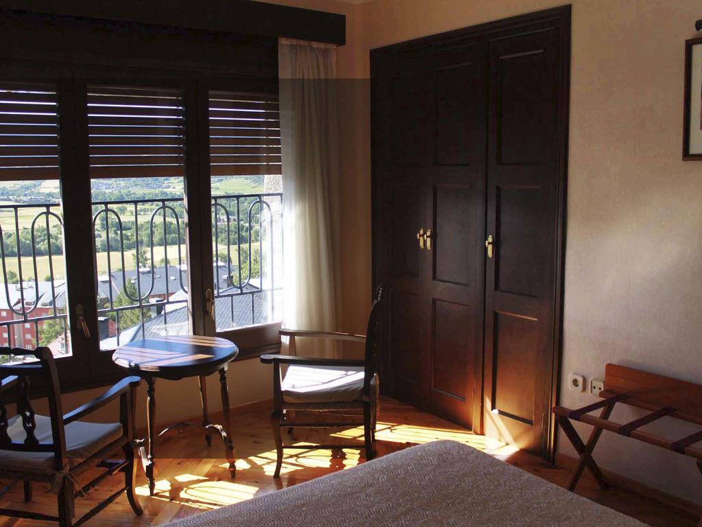 Hostal Rita Belvedere Puigcerda Ngoại thất bức ảnh
