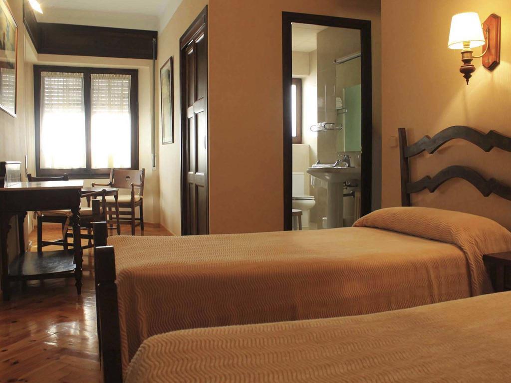 Hostal Rita Belvedere Puigcerda Ngoại thất bức ảnh